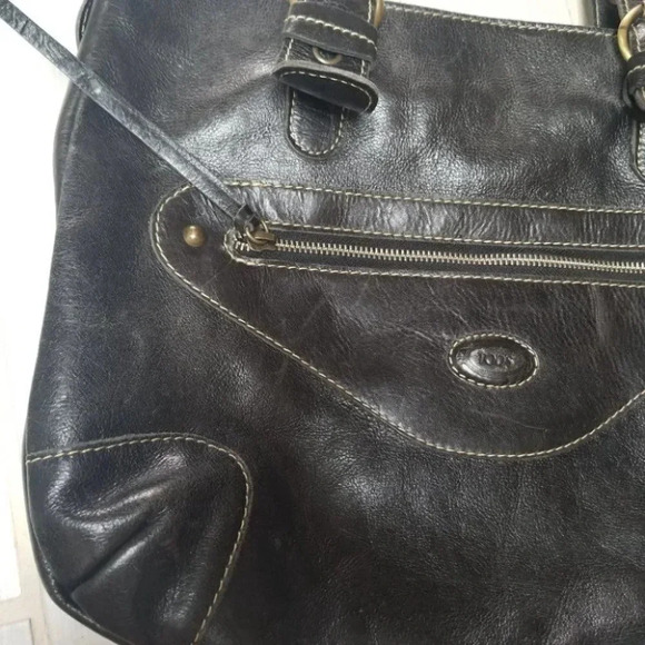 Tod's Black Leather Heart Shoulder Bag - Picture 2 of 12